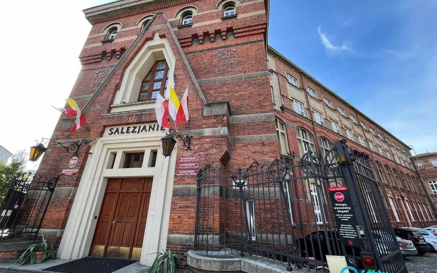 Ewakuacja uczniów i kadry ze szkoły salezjańskiej