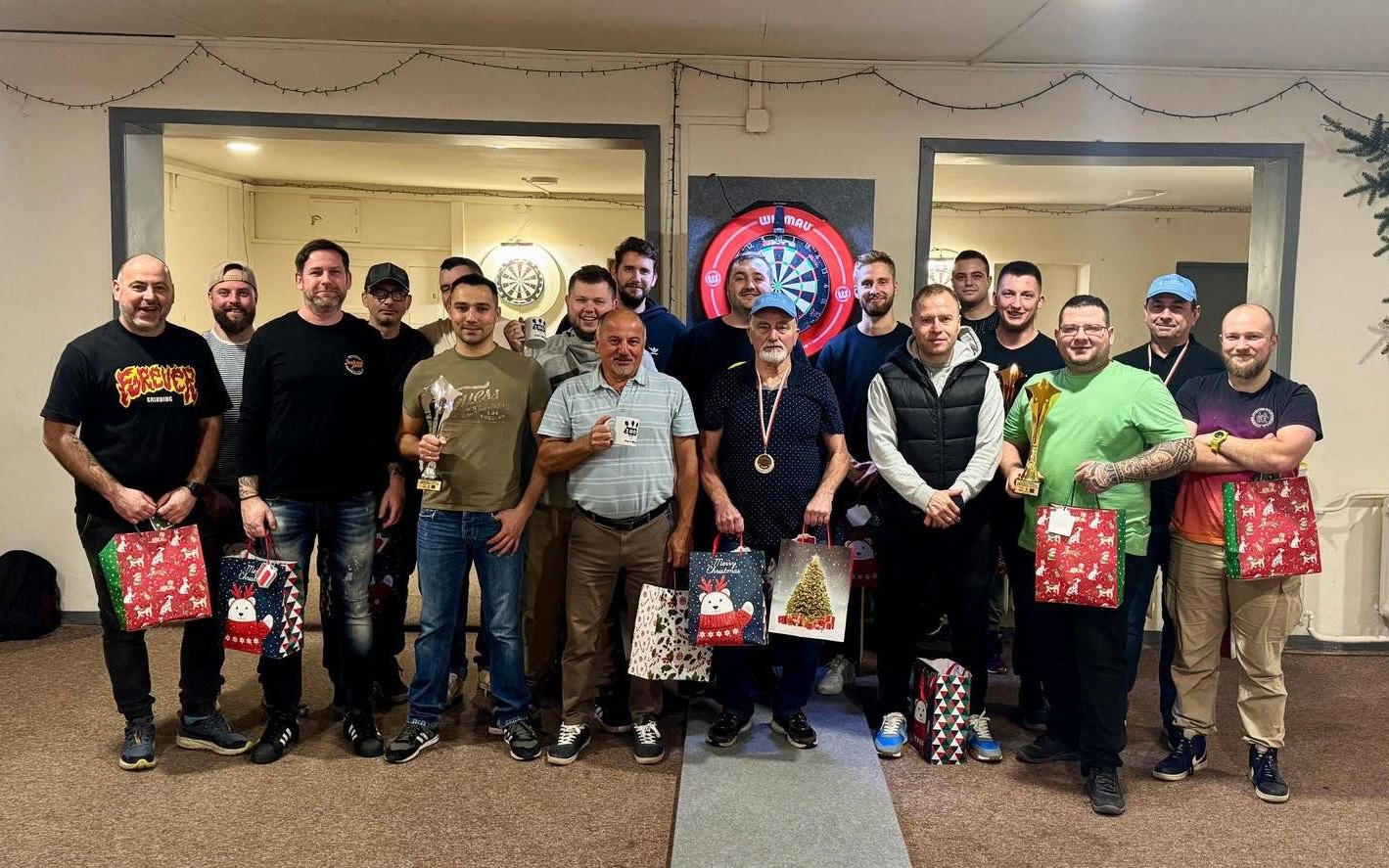 Niepokonany, czyli Tomasz Pomietło wygrywa ligę darta – FOTO