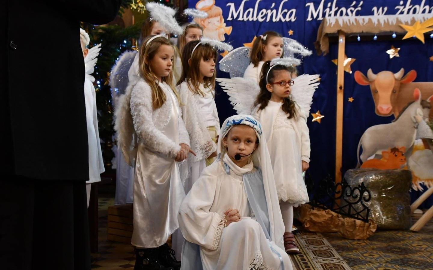 Barwny orszak i występy artystyczne – FOTO