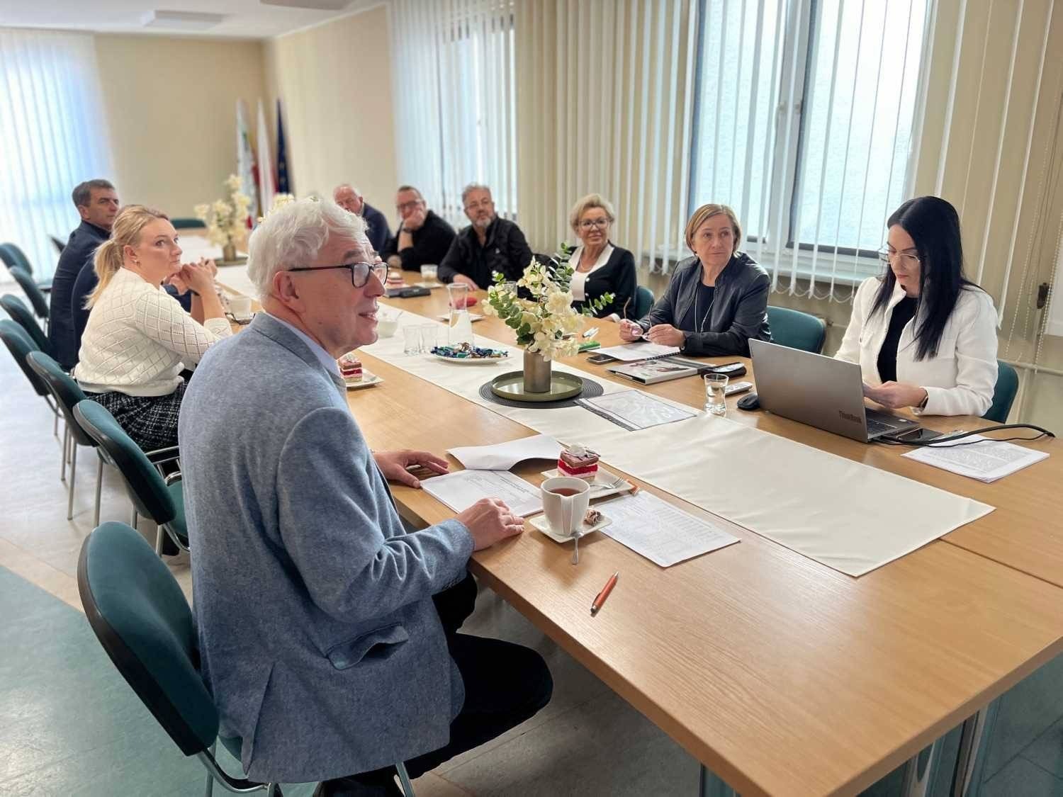 2229 bezrobotnych na koniec ubiegłego roku