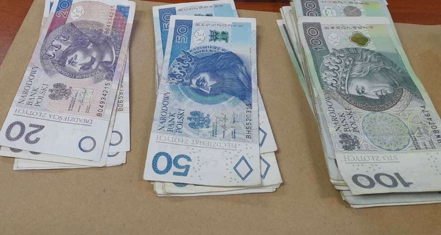 Mieszkaniec Kęt znalazł gotówkę i zaniósł ją na policję
