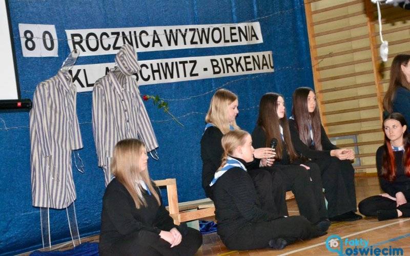Młodzież pamięta. Akademia w rocznicę wyzwolenia Auschwitz – FILM, FOTO