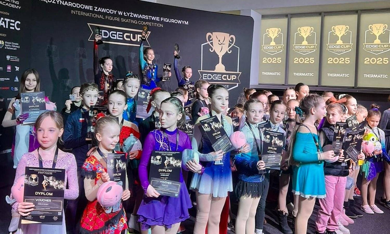 Przyjdź do hali lodowej i kibicuj łyżwiarzom