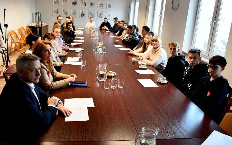 Młodzieżowa Rada Powiatu. O krok od pierwszych wyborów – FOTO