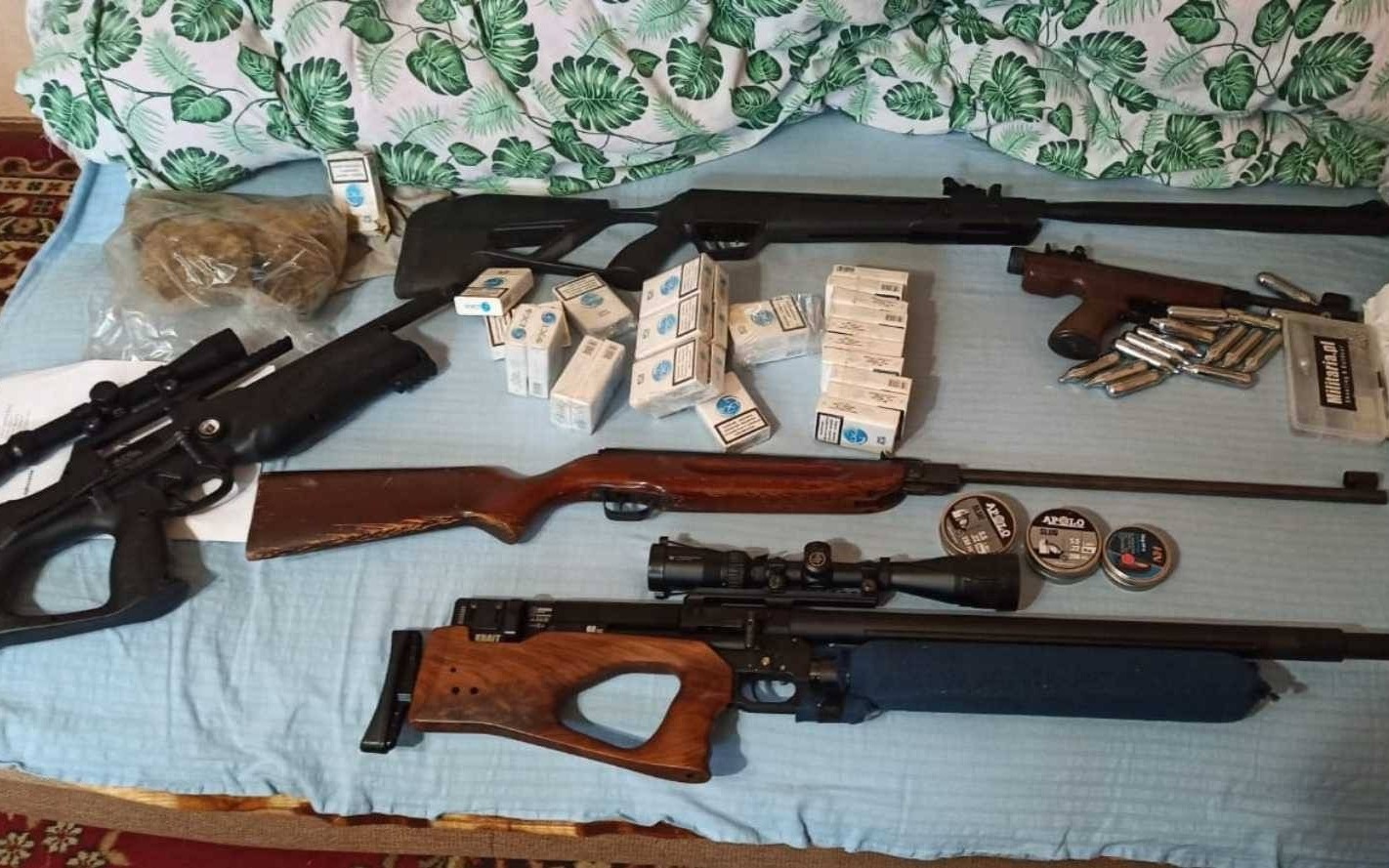 Miał broń bez zezwolenia. Wpadł podczas kontroli drogowej