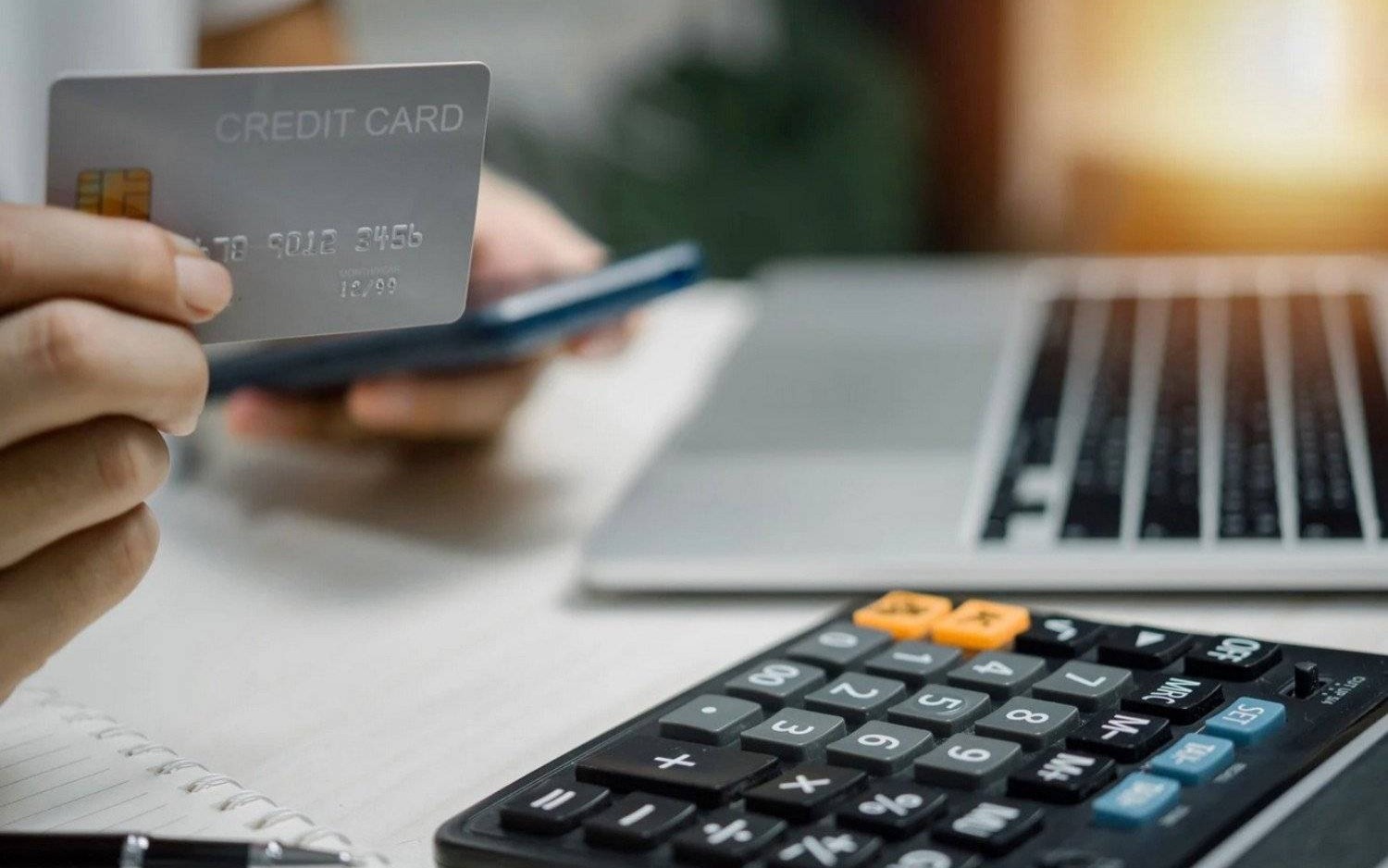 Zainwestował w fałszywą giełdę. Stracił prawie 100 tysięcy