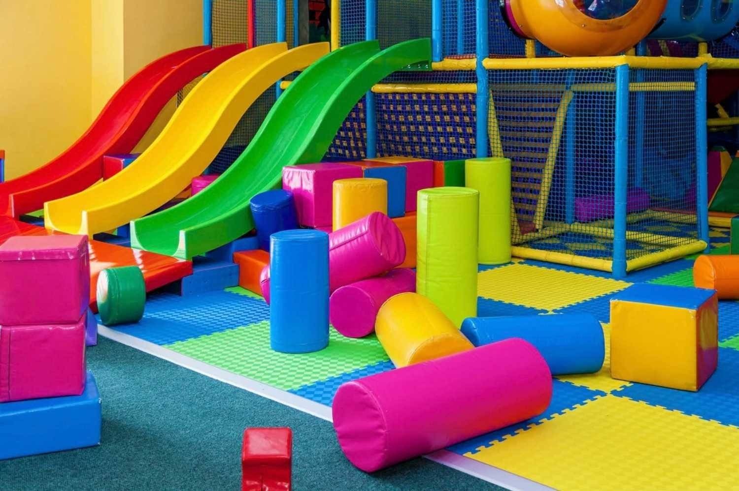 Dziecko przyszło do pizzerii. Opiekunka o niczym nie wiedziała