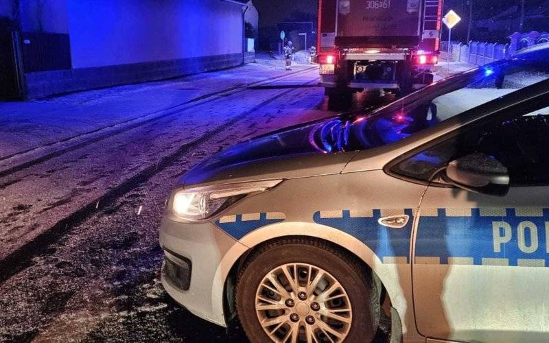 Pożar domu z pięcioosobową rodziną. Kobieta poparzona