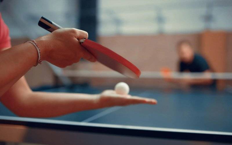 Sportowe emocje przy ping-pongowych stołach