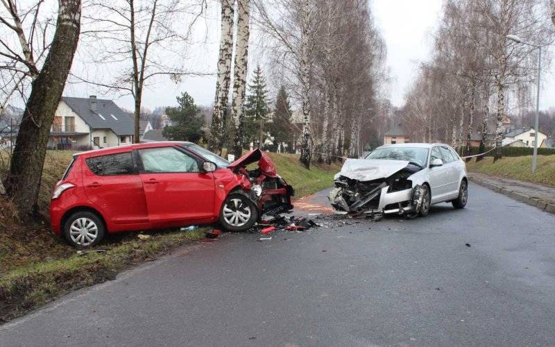 Zderzenie czołowe w Malcu. Trzy osoby ranne