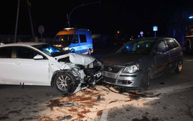 Młody kierowca wymusił pierwszeństwo i doprowadził do wypadku