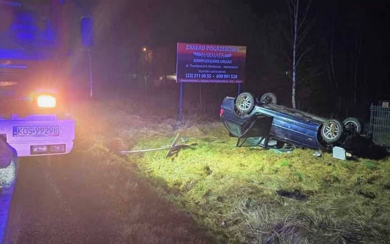 Trzecie dachowanie w ciągu kilku dni. Wariactwo drogowe nie ustaje – FILM, FOTO