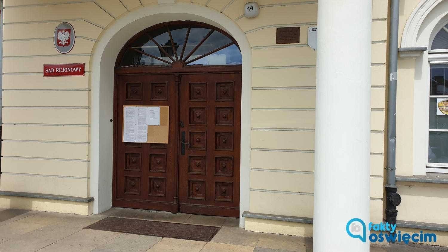 Zatrzymali czterech poszukiwanych przez sąd. Trzech trafiło za kratki