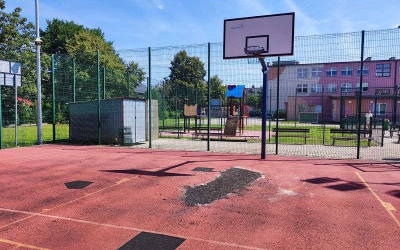 Tu na razie jest ściernisko, ale będzie lodowisko i rolkowisko