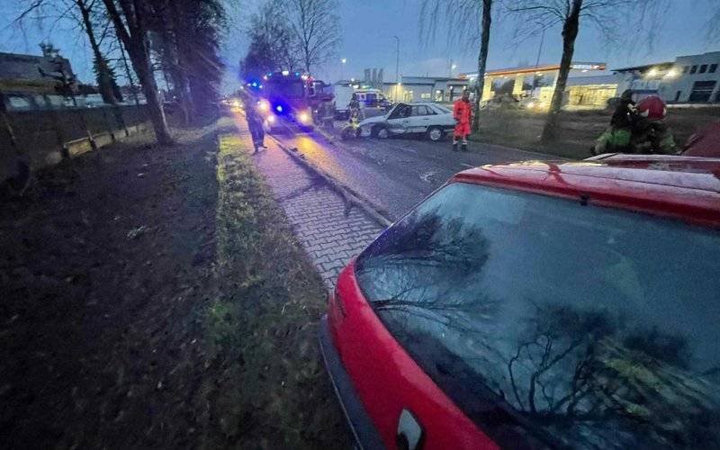 Straciła panowanie nad samochodem i spowodowała czołówkę