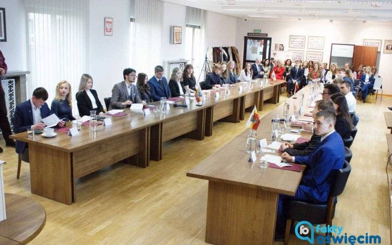 Pierwsza Młodzieżowa Rada Powiatu już po pierwszej sesji – FILM, FOTO