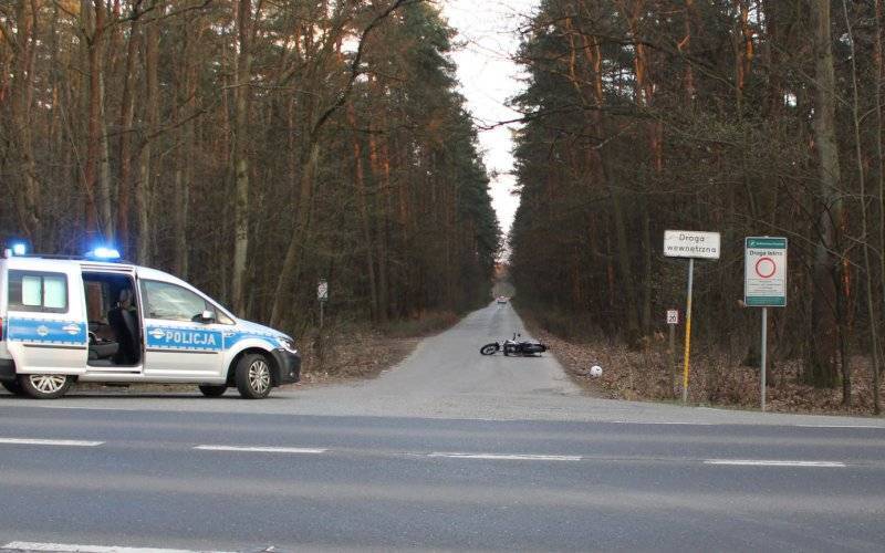 Policja szuka kierującej srebrną hondą po zderzeniu z motocyklem