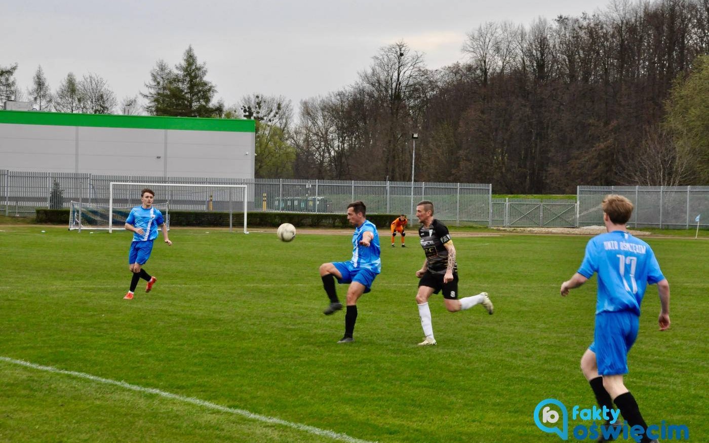 Futbol ze świątecznym zajączkiem
