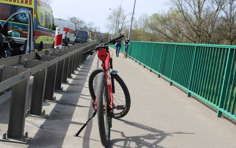 Zderzenie na ścieżce dla rowerów. Nastoletni sprawca uciekł