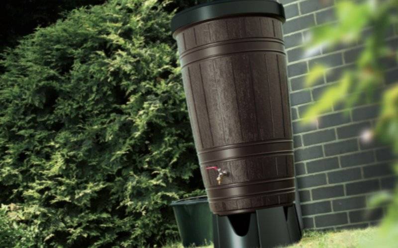 Zbiornik na deszczówkę – prosty sposób na gromadzenie wody