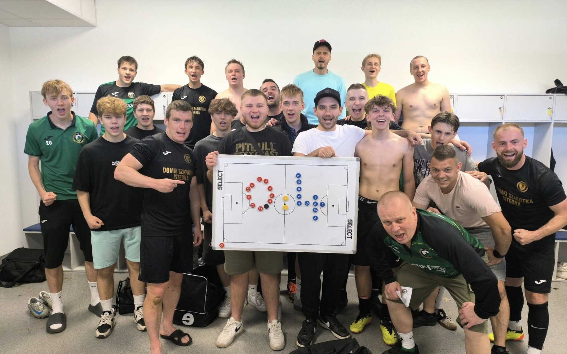 Futbolowa sobota z jajem. Bobrek ucieka Brzezinie