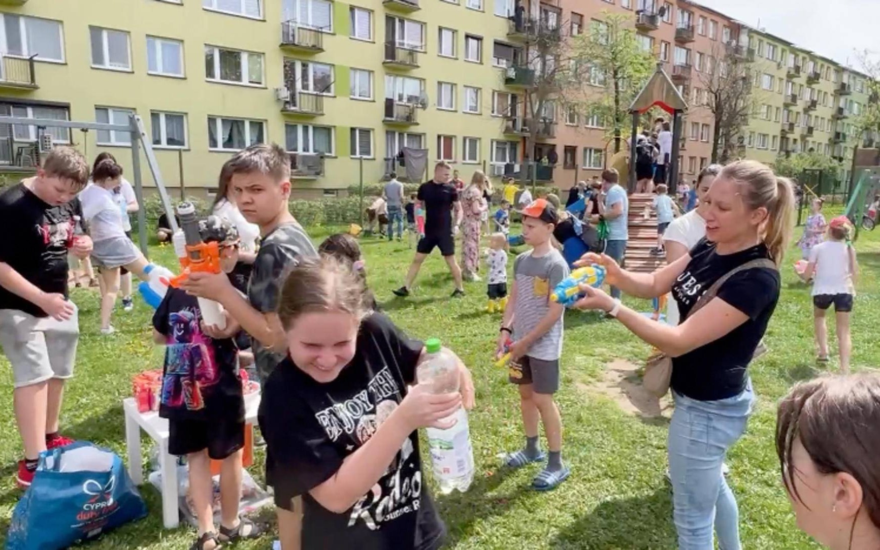 Mokra zabawa na Zasolu przyciągnęła setki mieszkańców – FILM