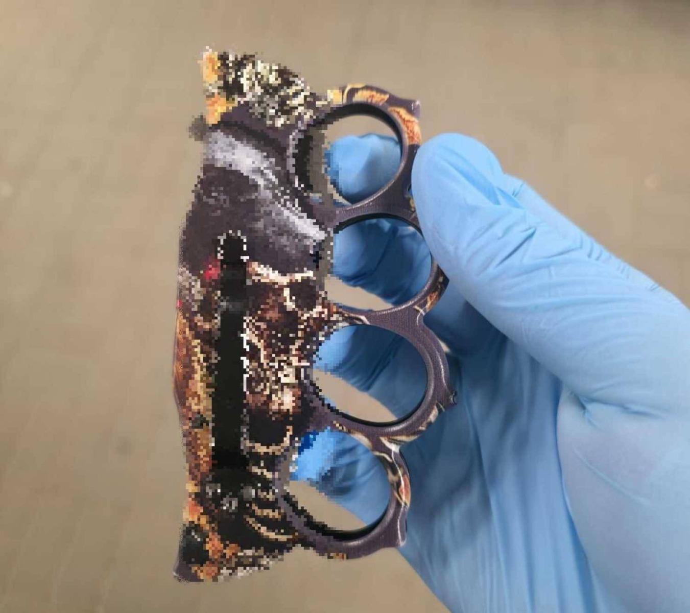 Prezentacja kastetu skończyła się interwencją policyjną