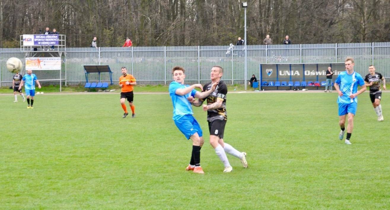 Potknięcie biało-niebieskiej „dwójki”