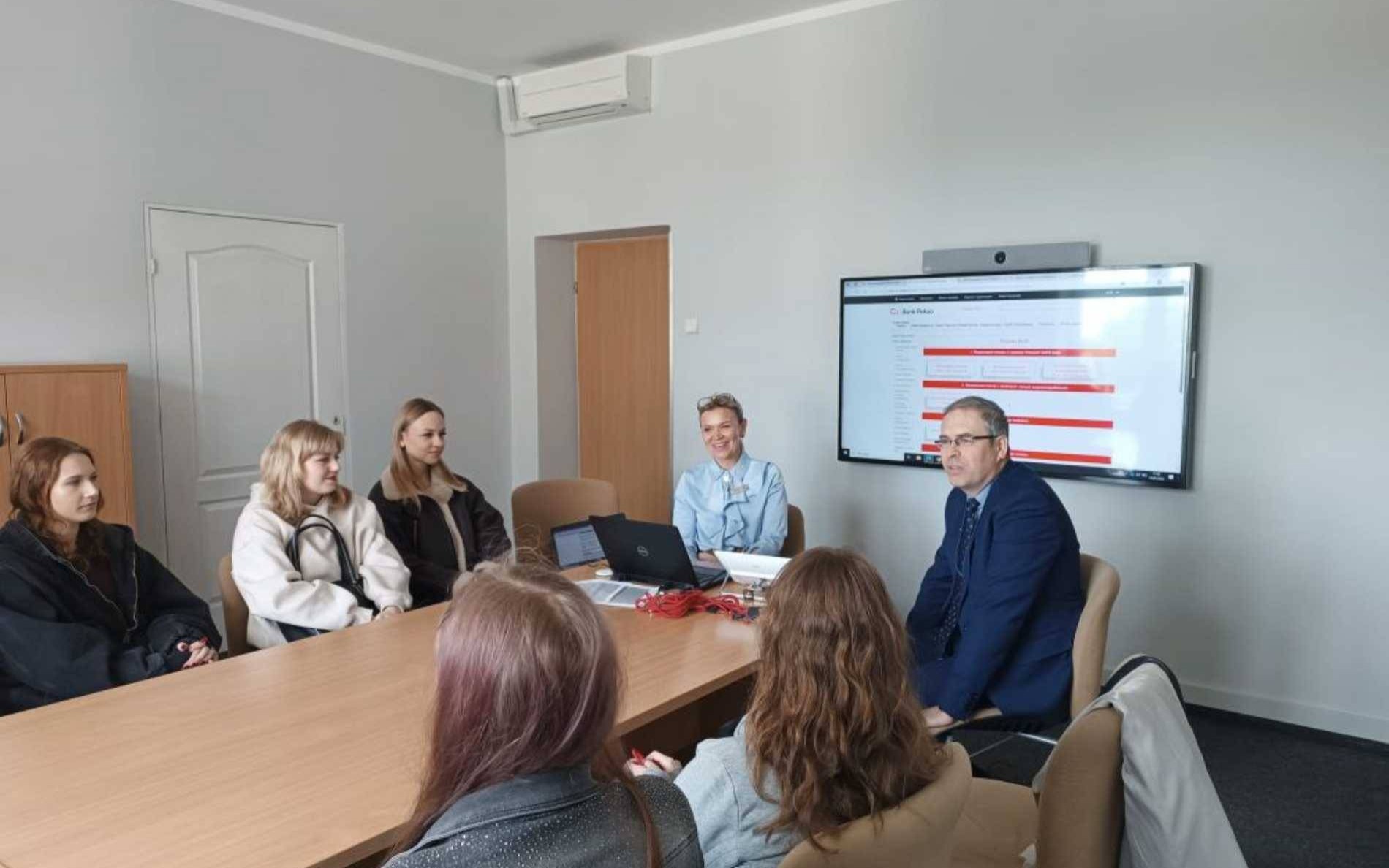 Co uczniowie Ekonoma wynieśli z banku?