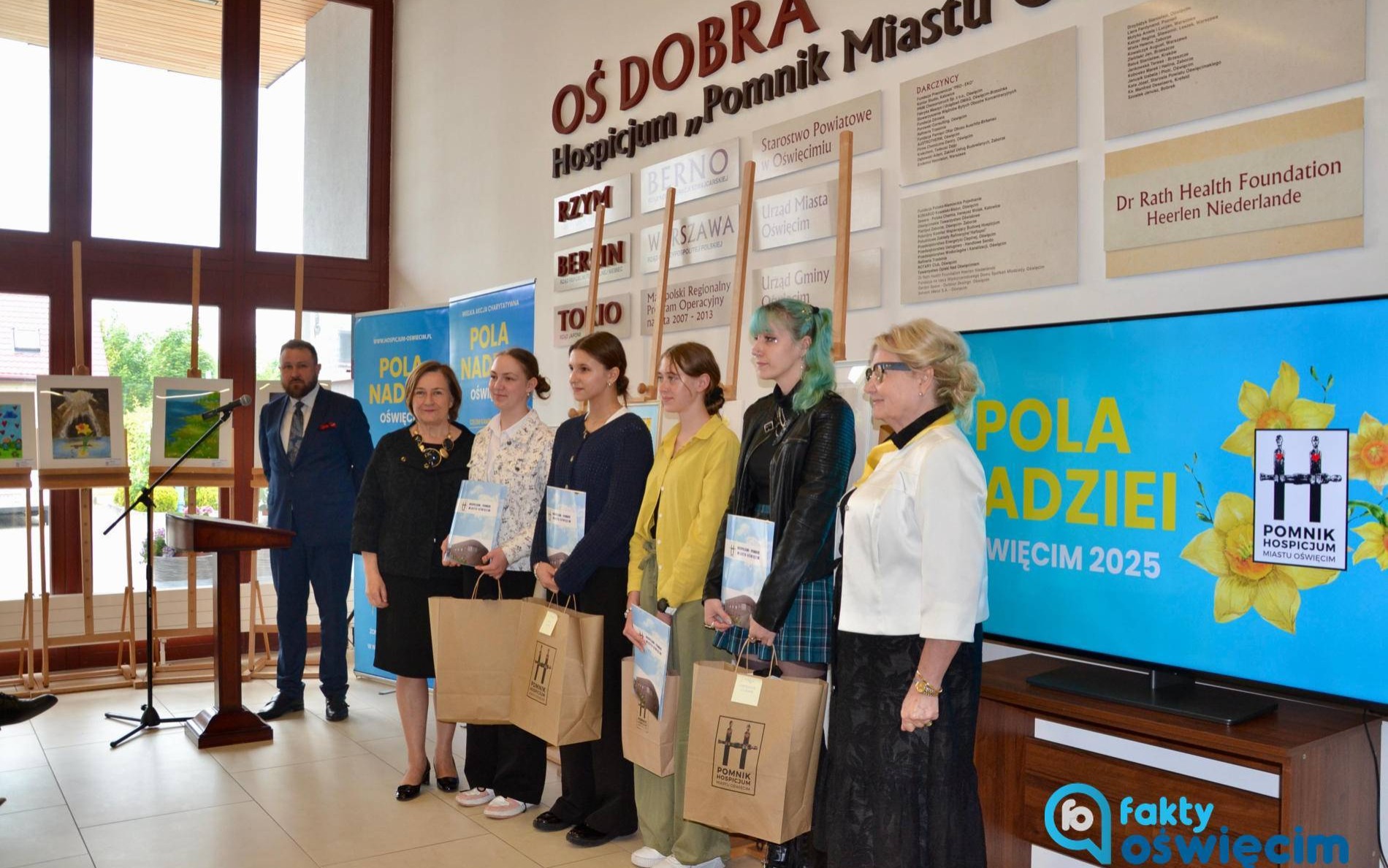 Laureaci konkursu plastycznego Pola Nadziei z nagrodami – FILM, FOTO