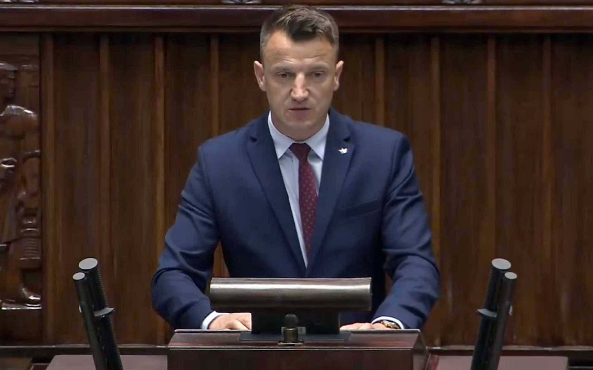 Pomyłka posła Konfederacji w sprawie Oświęcimia – FILM