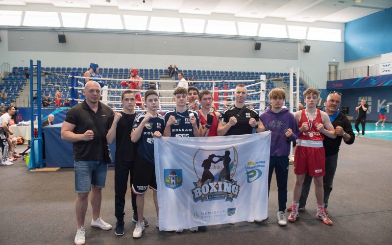 Medalowe łowy w nowohuckim ringu – FOTO