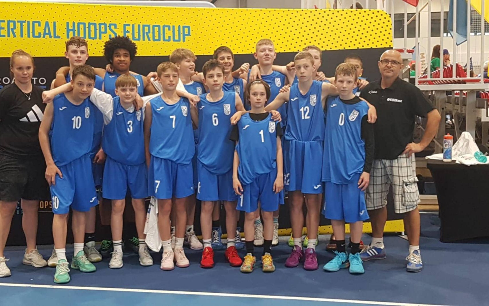 Maks na kadrze. Gospodarze na brązowo