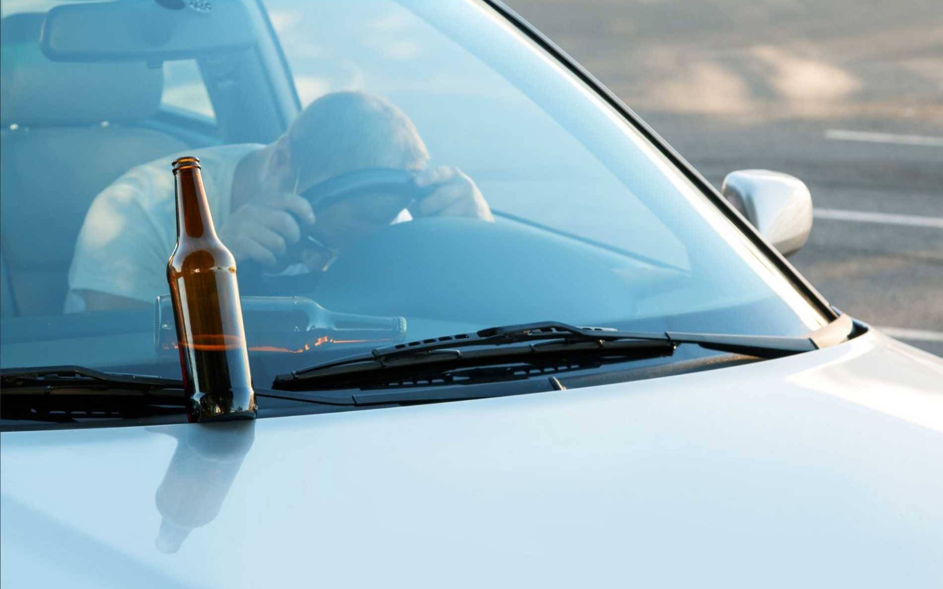 Miał prawie cztery promile i zasnął za kierownicą