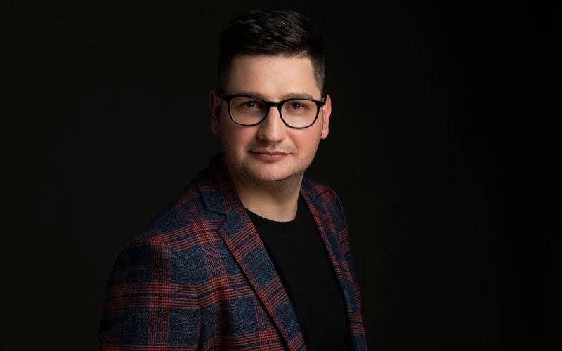 Jacek Piekiełko opowie o publikacji „Poza kręgiem”