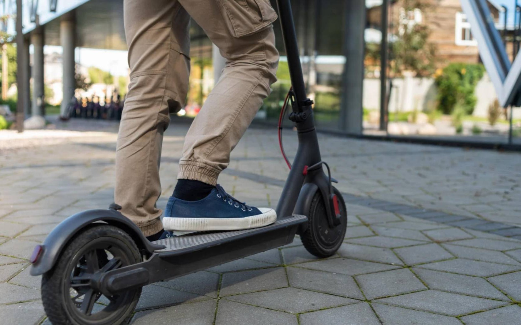 Rodzicu, pilnuj dziecka. Hulajnoga to nie zabawka