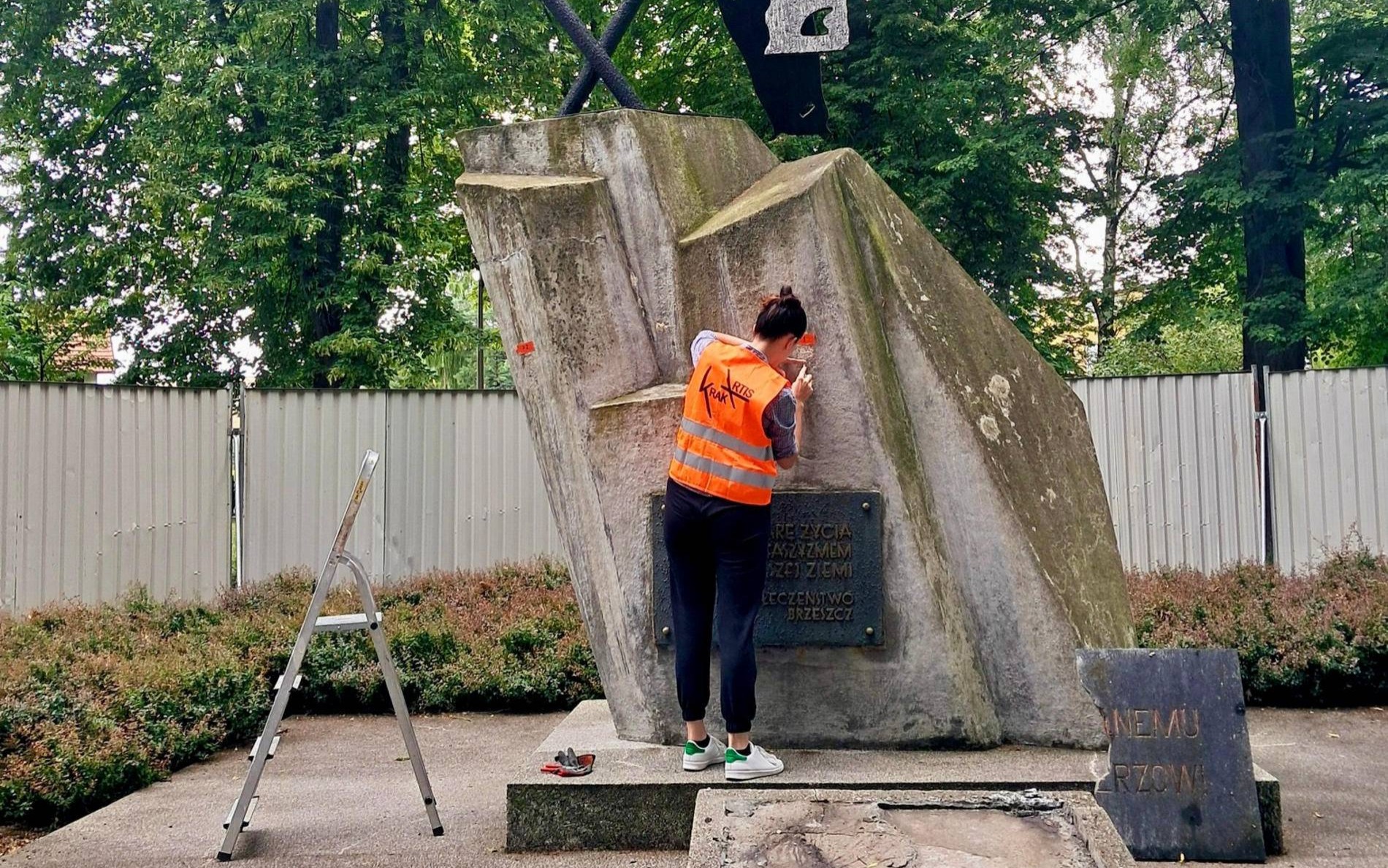 Ruszyła konserwacja pomnika ofiar faszyzmu – FOTO