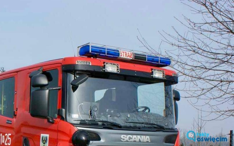 Problem na ulicy Mickiewicza. Ciężarówka w rowie