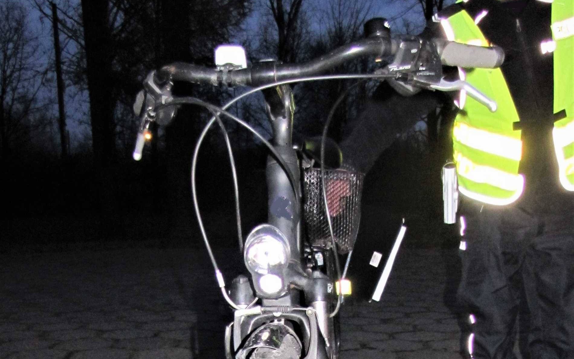 Trzy promile i przewrotka podczas nocnej jazdy na rowerze