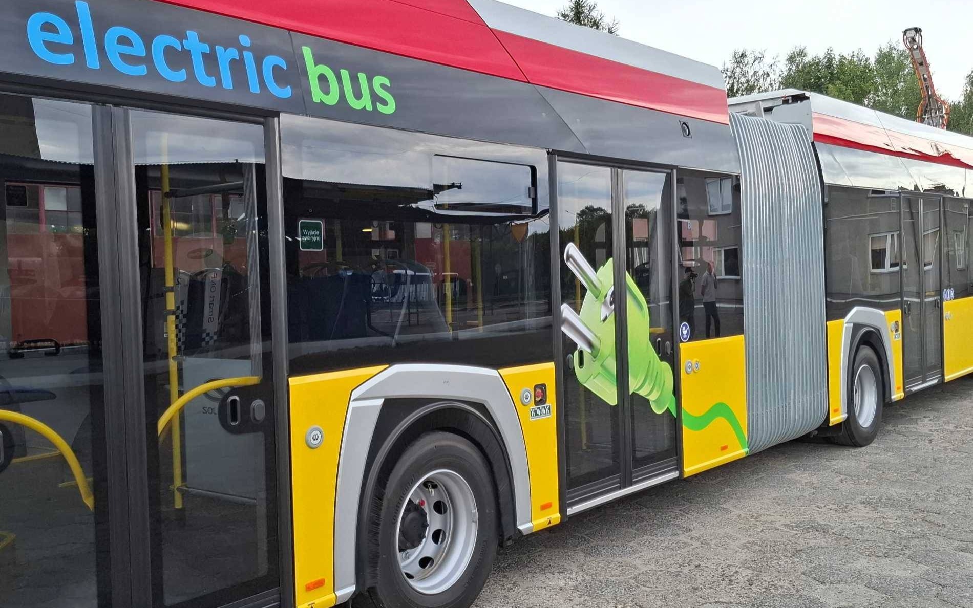 Elektryczny przegubowiec już w taborze oświęcimskiego przewoźnika – FOTO