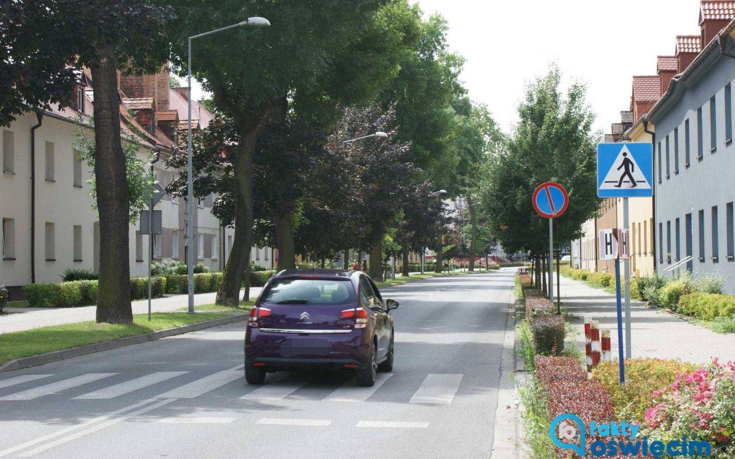 Upojony alkoholem chłopiec leżał obok bloku