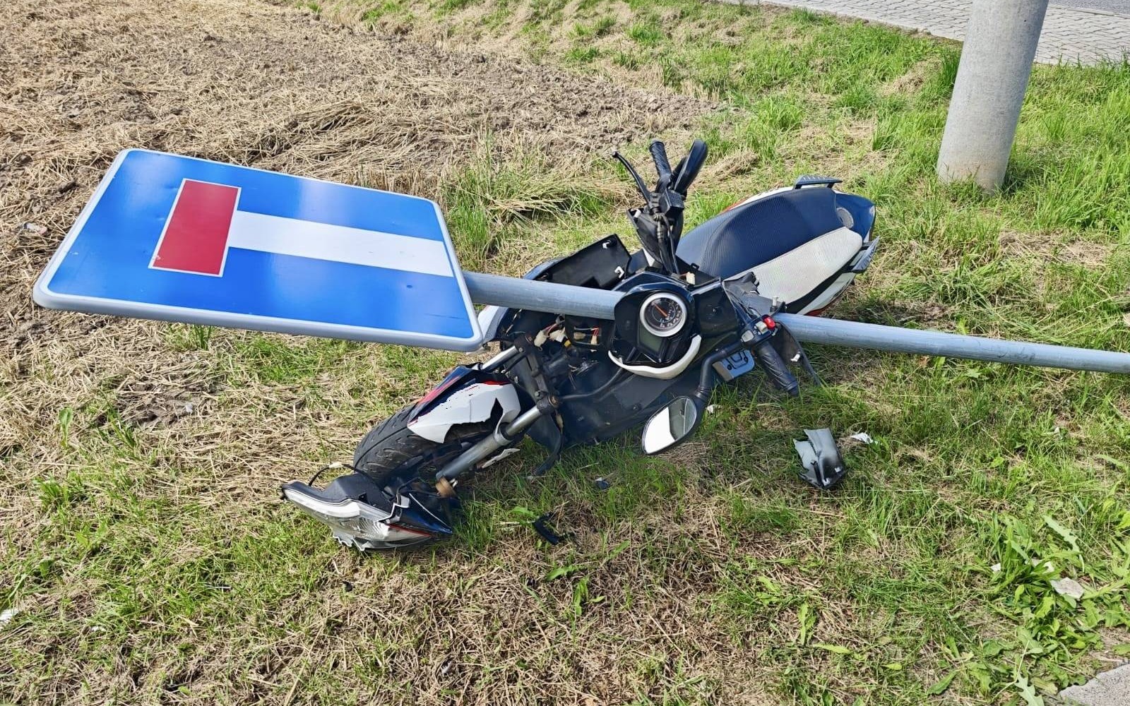 Jechał po alkoholu. Wypadł z drogi i trafił do szpitala – FOTO