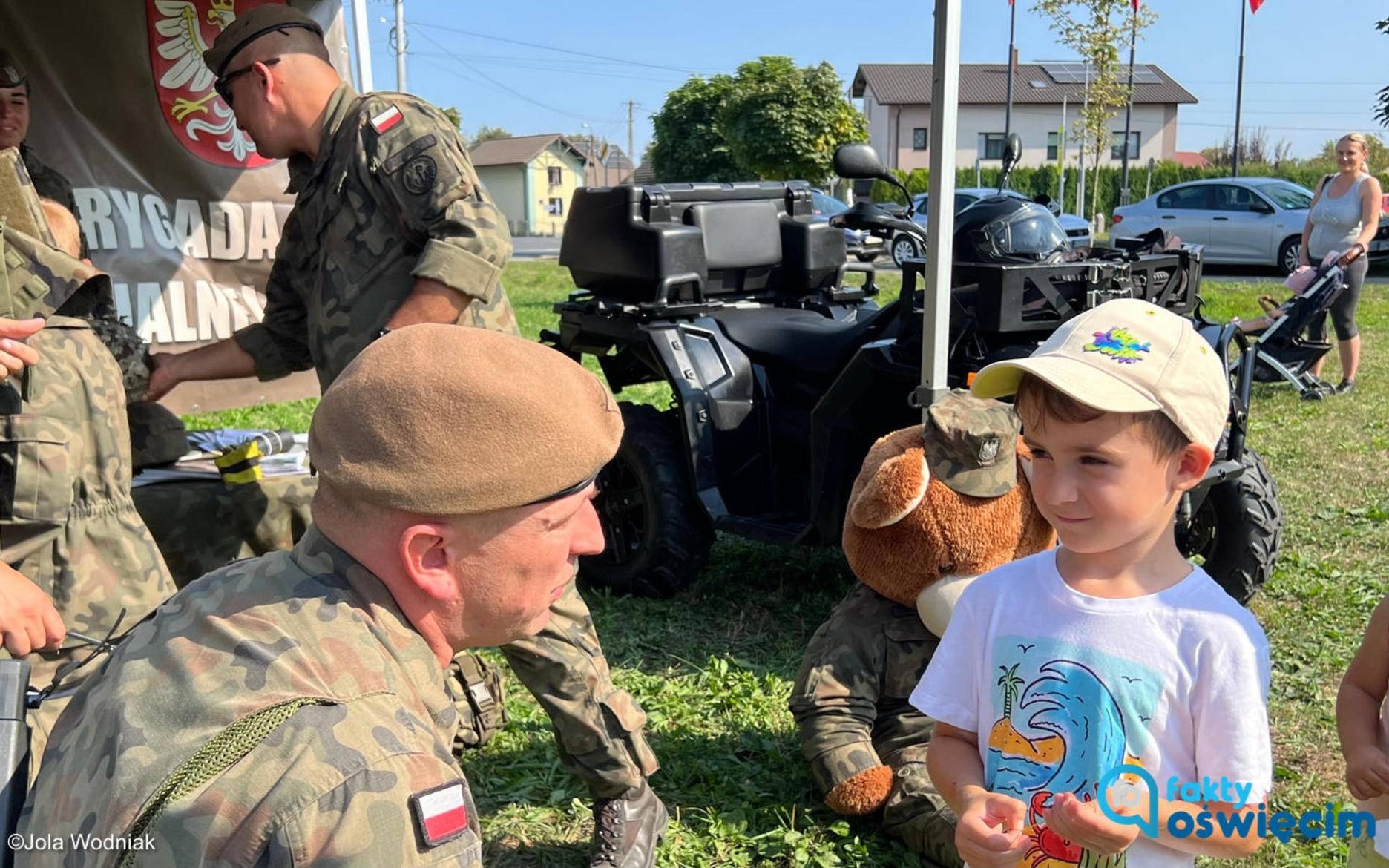 Czołgi, muzyka, gulasz. Rodzinna niedziela w Rajsku – FILM