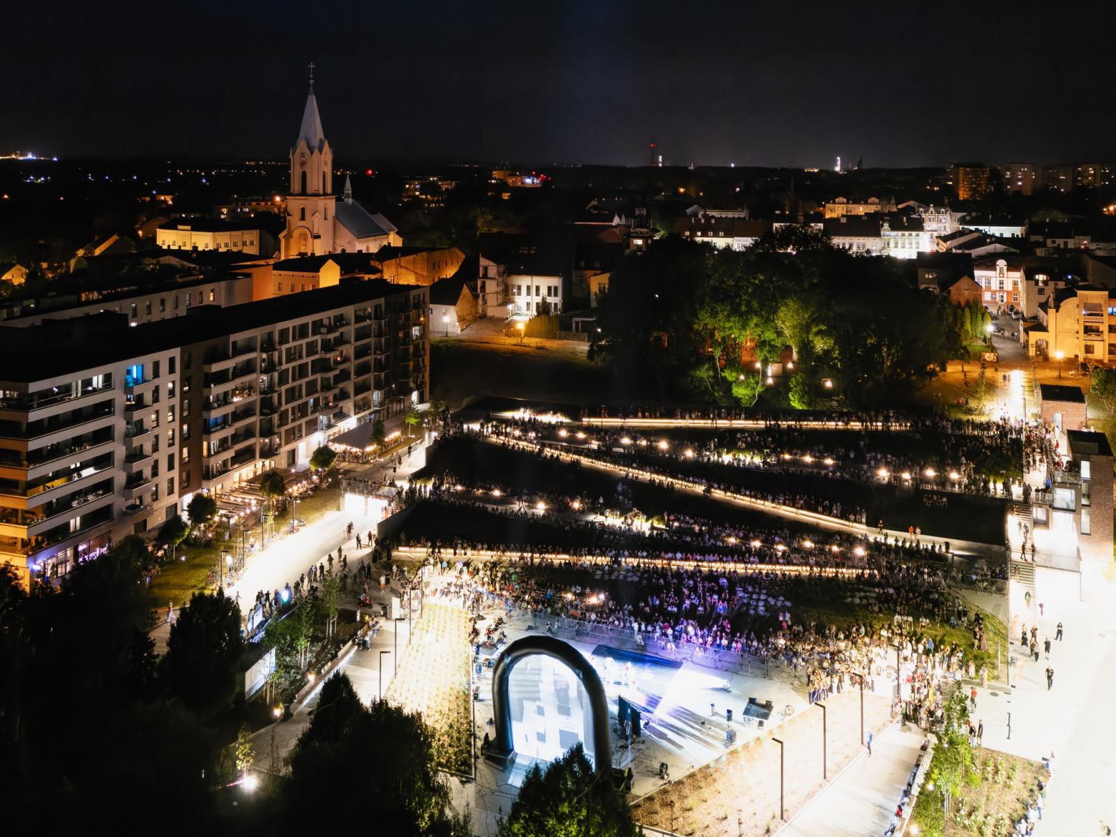 Niesamowite show w Oświęcimiu! Ogień i muzyka rozgrzały Tarasy nad Sołą