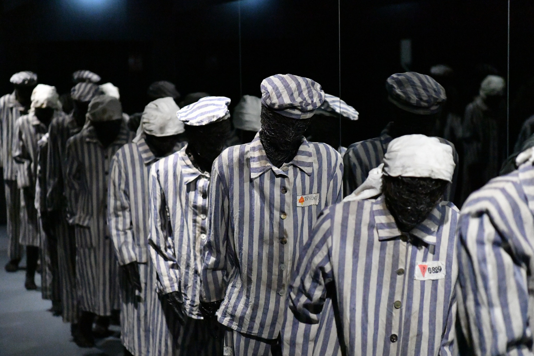 Nowa wystawa w Auschwitz: Polacy w cieniu zagłady. Poruszające świadectwa historii