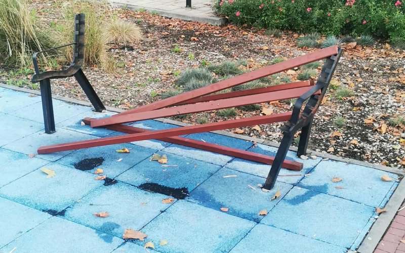 Oświęcimskie inwestycje rozpadają się po kilku latach. Mieszkańcy pytają: kto za to odpowiada?