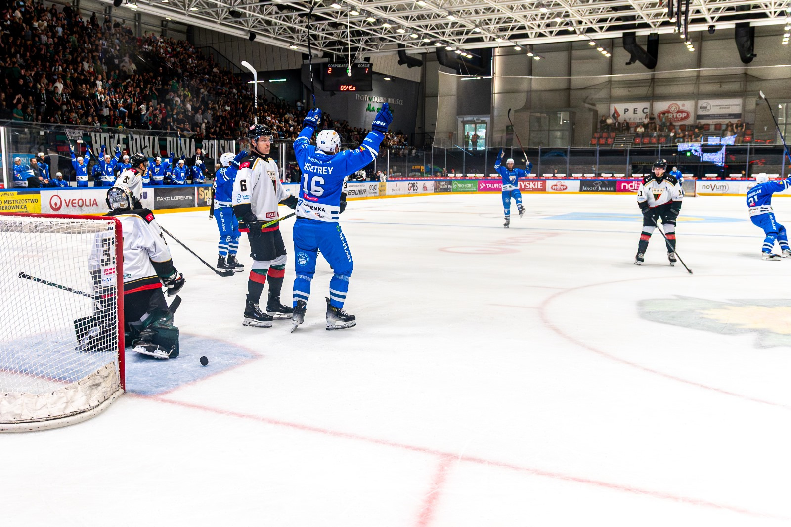 Unia Oświęcim króluje w lidze! Czwarte zwycięstwo z rzędu po thrillerze w Tychach