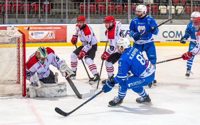 Unia Oświęcim znów na szczycie! Zwycięstwo nad Cracovią 4:2 i powrót na fotel lidera