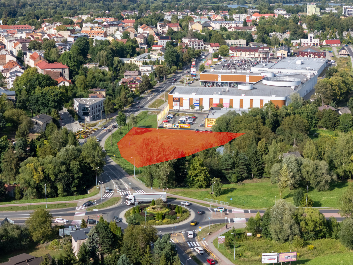 Miasto sprzedaje działkę w sercu Oświęcimia! Czy szykuje się kolejny market przy Królowej Jadwigi?