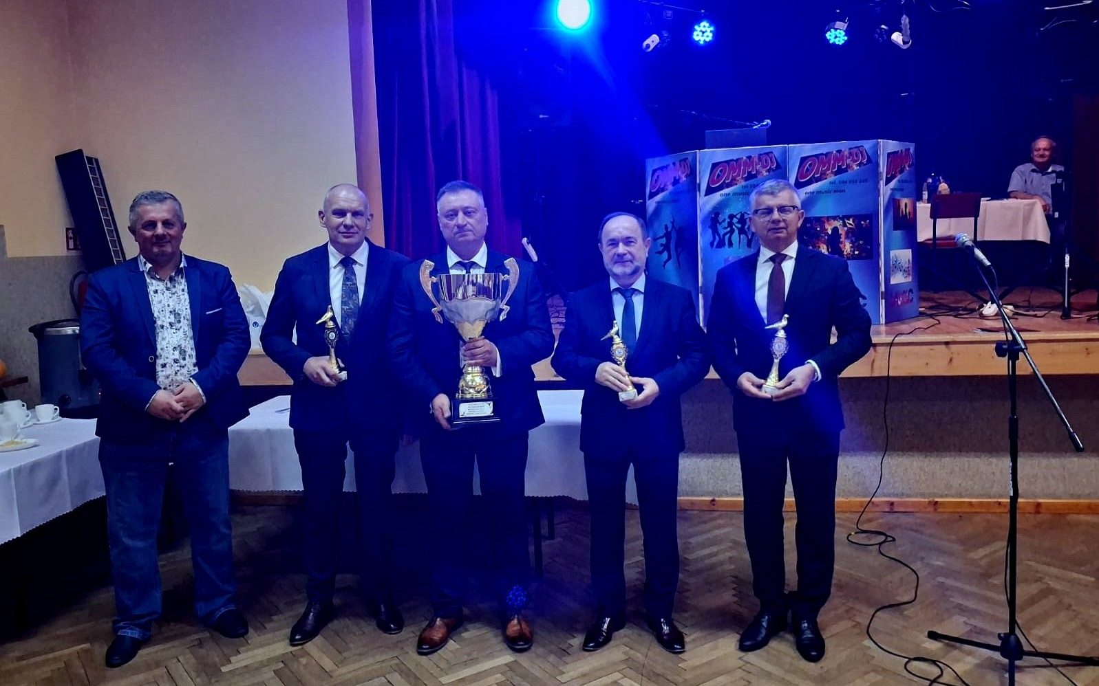 Podsumowanie sezonu hodowców gołębi pocztowych w Osieku. Powiat z gratulacjami dla mistrzów lotów